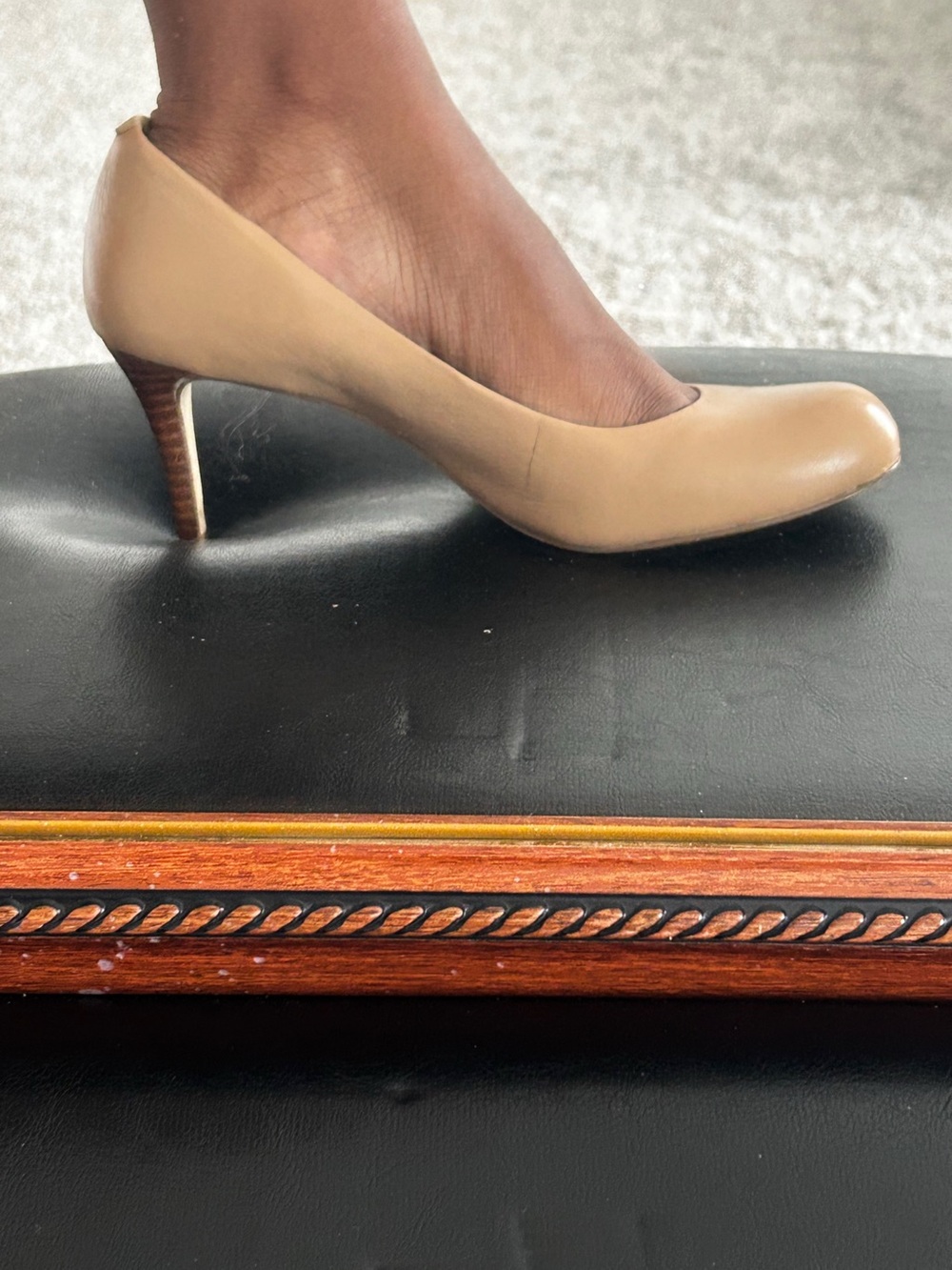 Banana Republic Tan Leather Mid Heel Pump